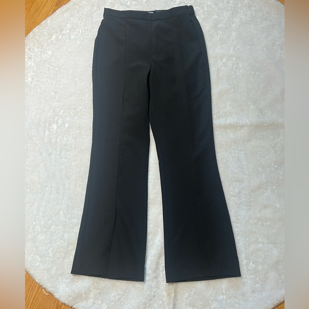 Zara Sz Small Black Polyester/Elastin Pants.  Side zipper and front leg slits